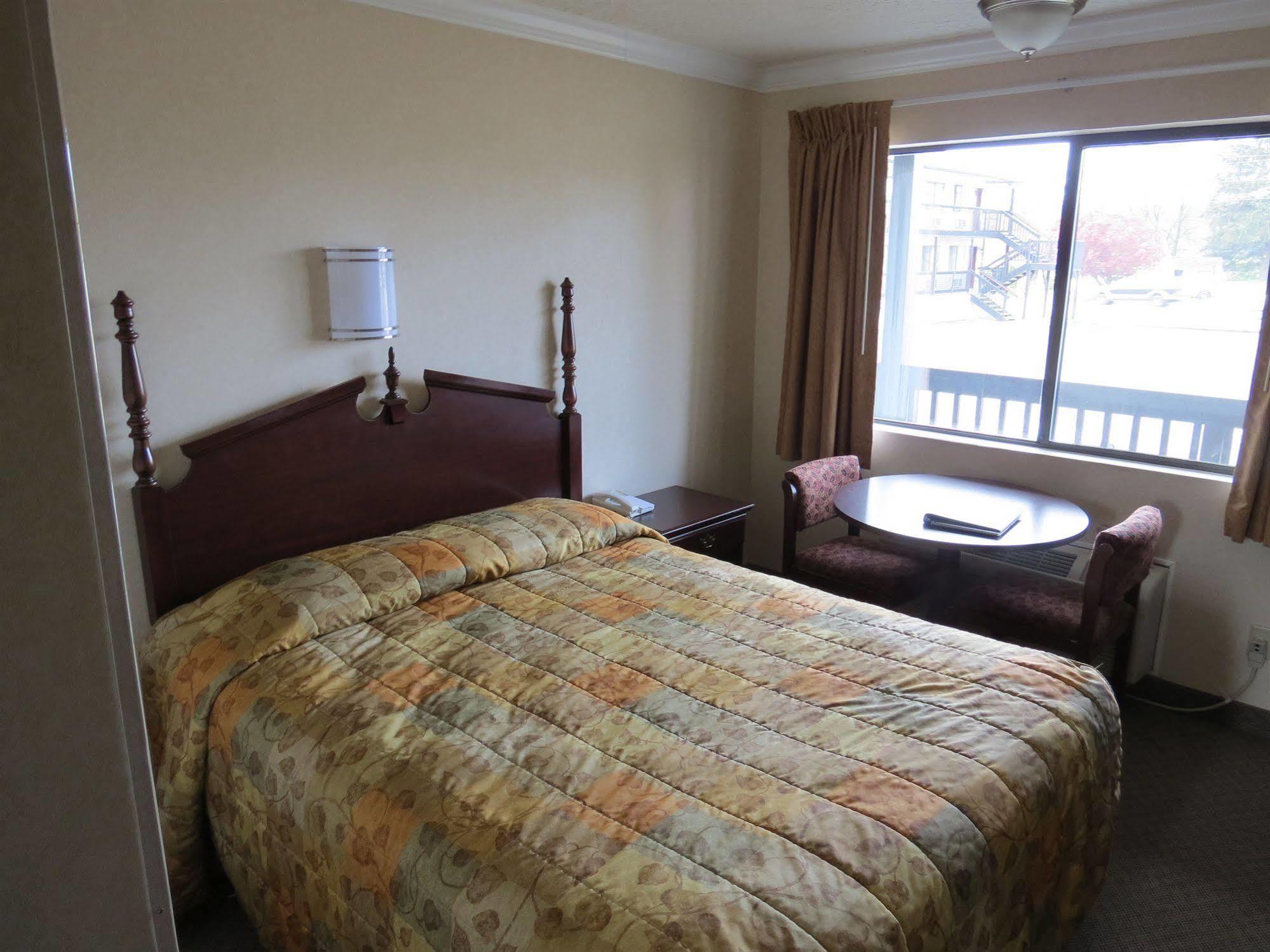 Western Royal Inn Тиламок Екстериор снимка